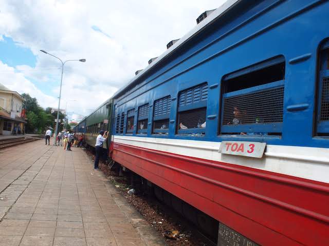 2012.9 Vietnam1 統一鉄道に乗りたい