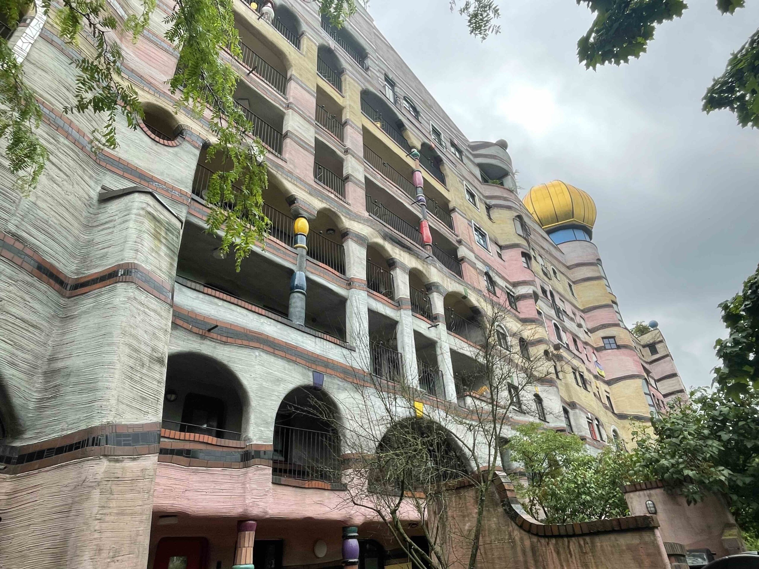 2024.5 Germany1 ダルムシュタットで建築フンデルトヴァッサー建築を